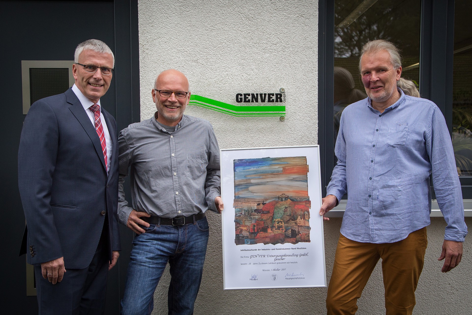 25 Jahre GENVER® - links nach rechts: IHK Nordwestfalen Herr Reinhard Schulten und die Geschäftsführer und Inhaber Ulrich Gescher und Udo Bennink